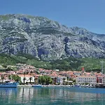 Nice Apartment In Makarska アパート *