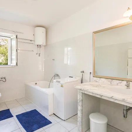 Апартаменты 3 Bedroom Cozy In Макарска