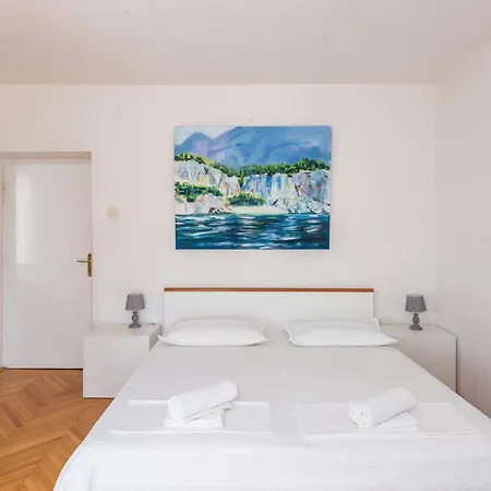 3 Bedroom Cozy In *