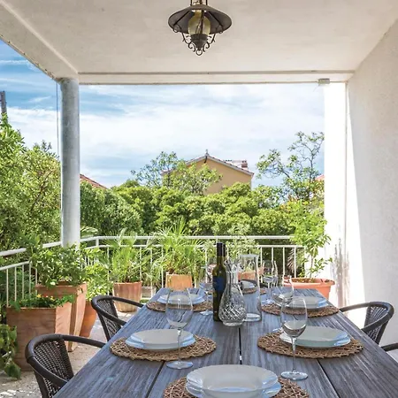 Apartmán 3 Bedroom Cozy In Makarská