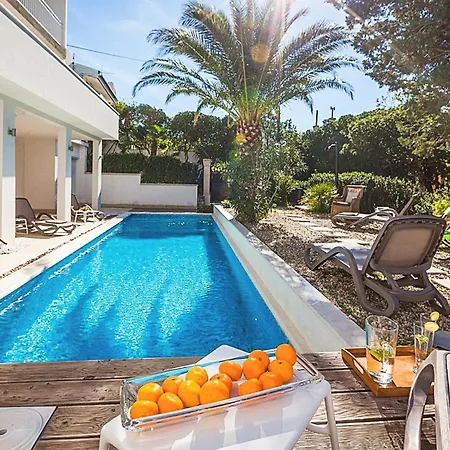 Nice Apartment In Makarska アパート *