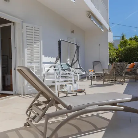 Nice Apartment In Makarska アパート