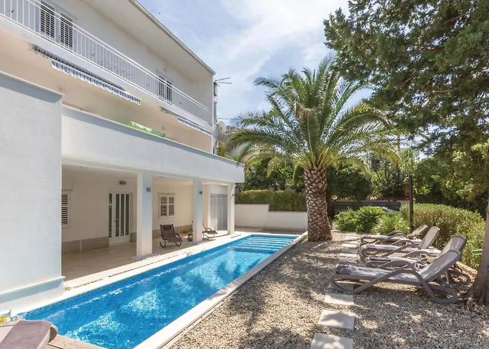 3 Bedroom Cozy Apartment In Makarska * Makarska