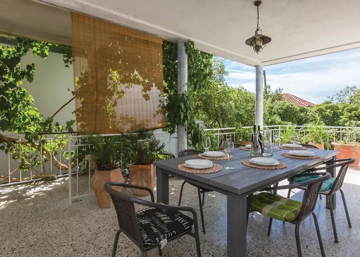 3 Bedroom Cozy In * Makarska