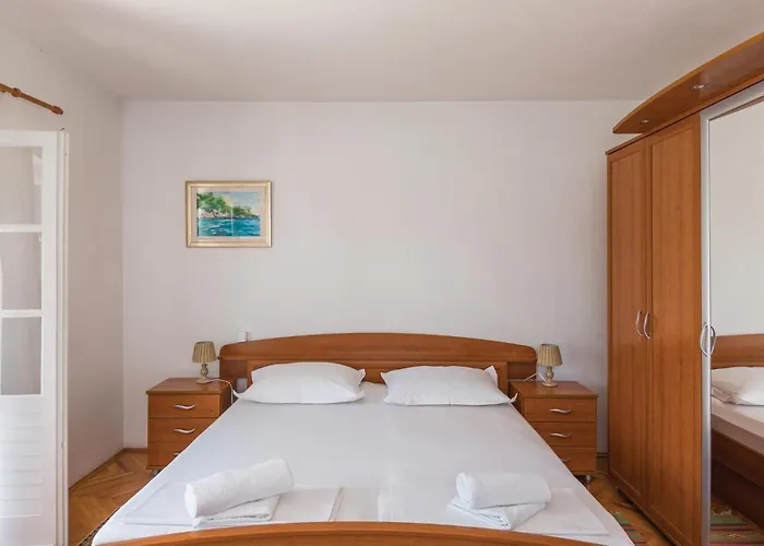 3 Bedroom Cozy In Makarska