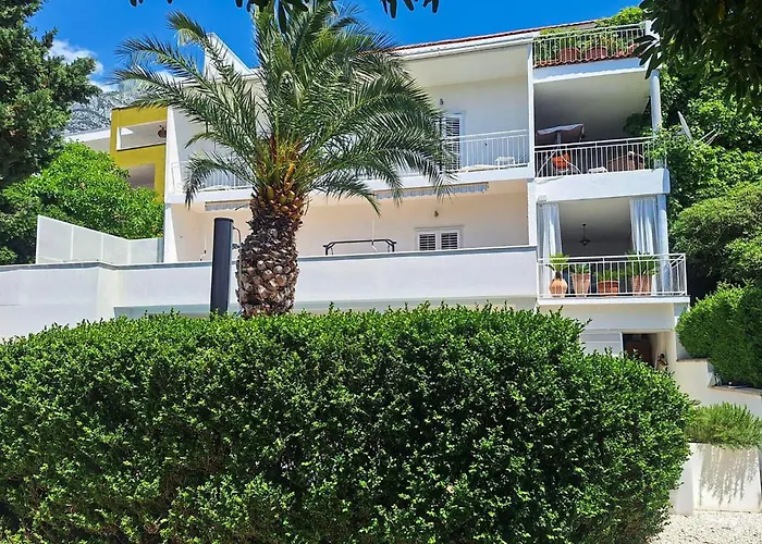 Apartment 3 Bedroom Cozy Apartment In Makarska Makarska