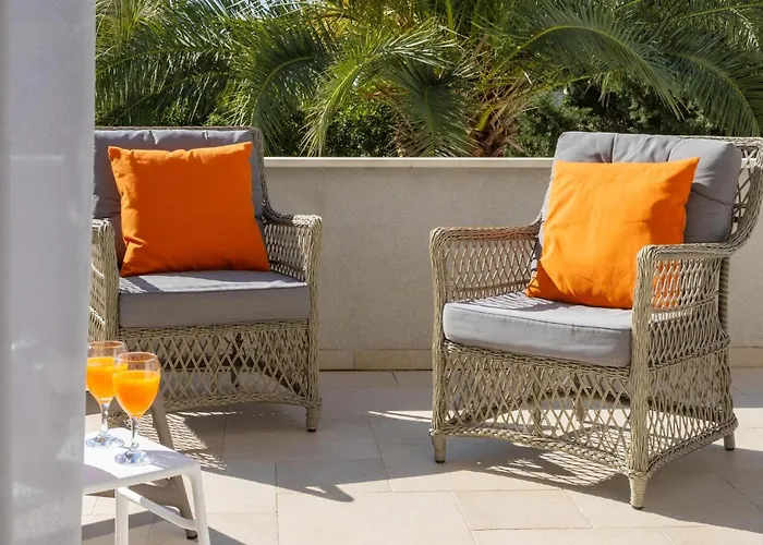 Apartment 3 Bedroom Cozy Apartment In Makarska *