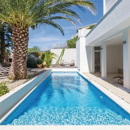 3 Bedroom Cozy In Makarska